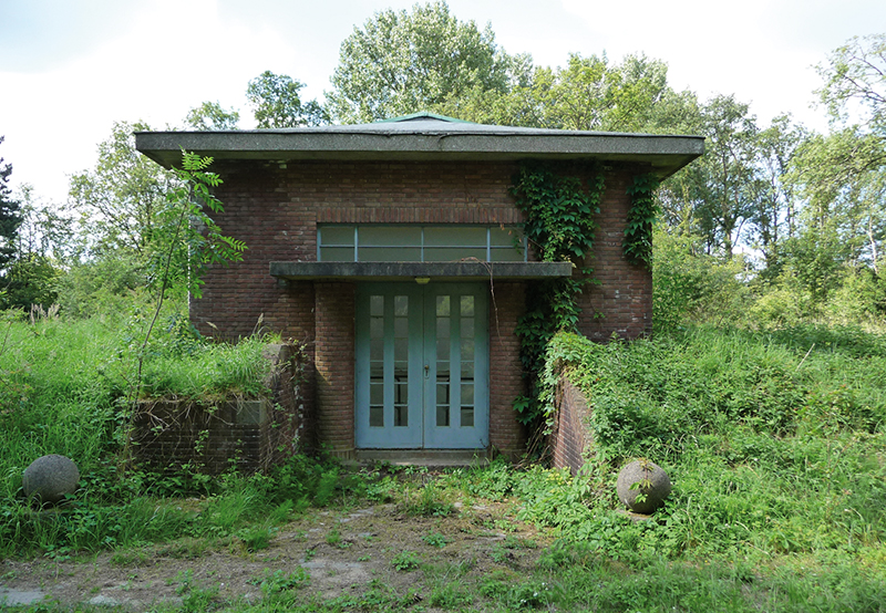 R.135. Tetterodeweg bij 31 Rijnwaterkelder W.Z.K